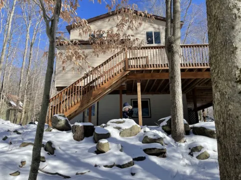 Winter and Holidays at the Hideout! Skiing, Hot Tub and Fireplace… Hotels in Lake Ariel
