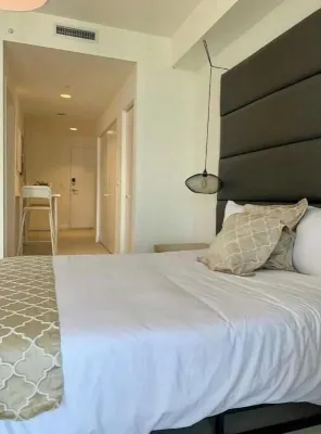 A1606B Cozy Lil' place in Downtown Doral