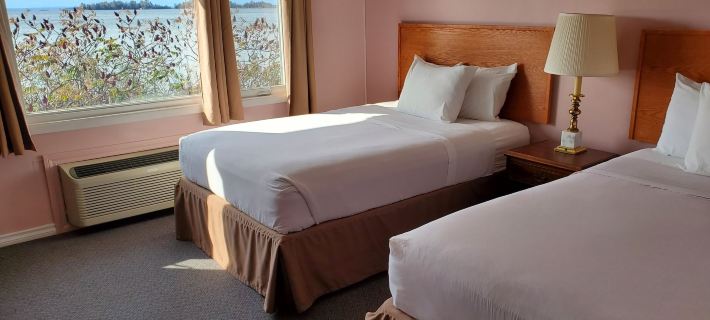 Carolyn Beach Inn Отели в г. Алгома