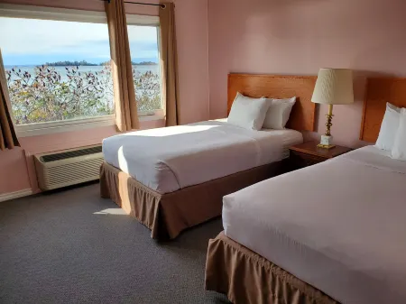 Carolyn Beach Inn Отели в г. Брюс Майнс