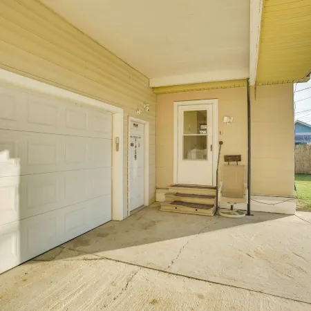 Walk to 1st Street: Family Home in Thibodaux!