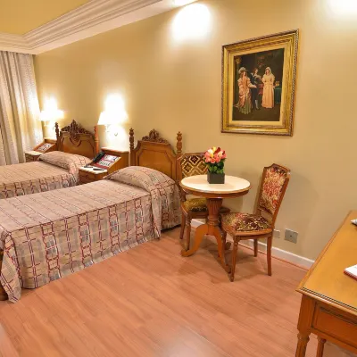 Hotel Castelar Отели рядом с достопримечательностью «Площадь Республики»