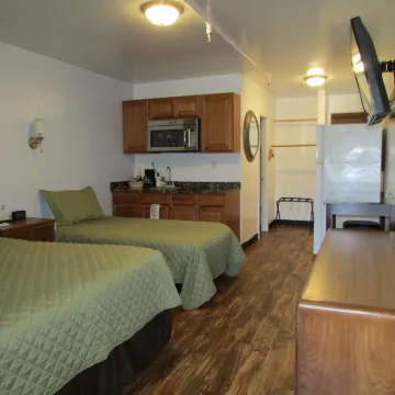 ครีกวูด อินน์