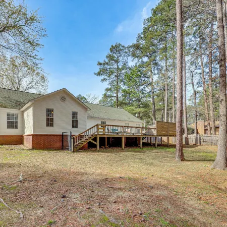 Peaceful 3Br Home | Private Deck | Near Downtown