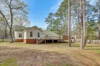 Peaceful 3Br Home | Private Deck | Near Downtown - Wifi