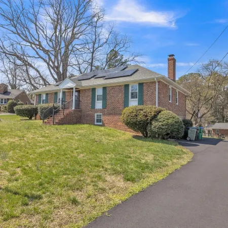 Upscale Escape Game Room & Spa-like Baths 4 Bedroom Home