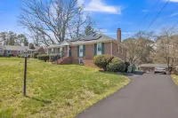 Upscale Escape Game Room & Spa-like Baths 4 Bedroom Home - 3-Star