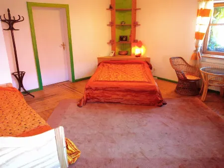 Gastehaus Und Cafe - Lichthof Отели в г. Хофхайм-ин-Унтерфранкен