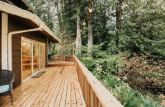 13sl - Hot Tub - Pets Ok - Wifi - Sleeps 8 2 Bedroom Home by RedAwning