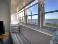 4 East Cliff - parking