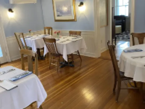Spouter Inn Bed & Breakfast Hotels in Lincolnville