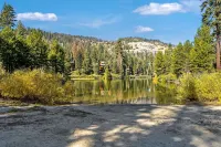 Modern Condo- Jacuzzi Tub SM #201 by Bear Valley Vacation Rentals