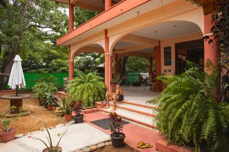 La Casona Hostel Отели в г. Бахос де Чила