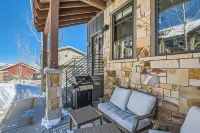 Blackstone Mountain Retreat #21! Walk To The Lifts! 4 Bedroom Apts by RedAwning - Homestays