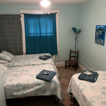 Historic Beach Side Getaway - Pet Friendly, Wifi 3 Bedroom Cottage by Redawning