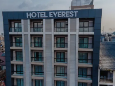 Hotel Everest Rdc Hotels in Lukunga