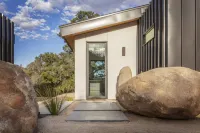 A Little Tish - Secluded Stargazers Getaway 2 Bedroom Home by RedAwning Hotels in Pioneertown