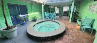 Upper Deck Hotel and Bar - Adults Only - spa