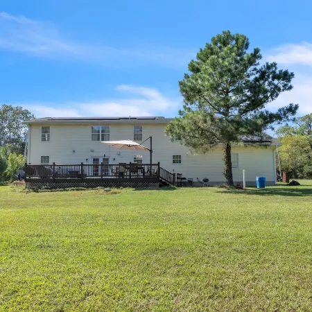 Leo Farm Villa - Beautiful Country Retreat 5 Bedroom Villa by RedAwning