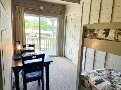 Waters Edge Lodge