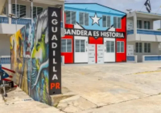 3Bd Pedro Campos, 4 Mins to Beach, Parking & Patio! with Backup Generator!