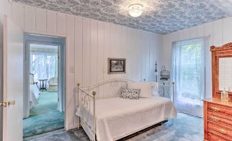 Charming Historic Retreat Near Poverty Bay!