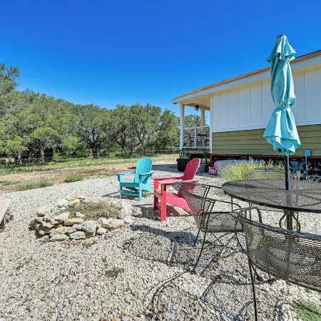 6 Mi to Topsey Exotic Ranch Retreat on 12 Acres!