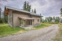 Private Deck & Mtn Views: Family Getaway in Eureka - Parking