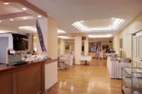 Louvre Hotel - breakfast