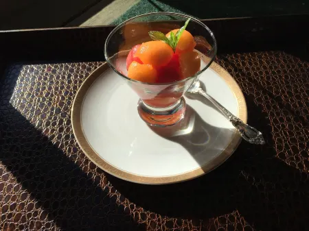 Village Inn Отели рядом с достопримечательностью «Санди Нек Бич»