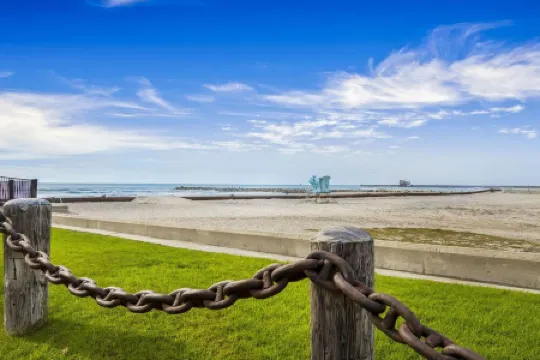 Northcoast Village Impeccable Unit with both Ocean and Harbor views