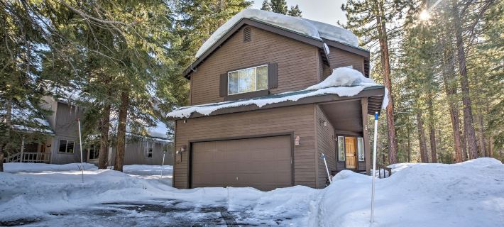 Cabin < 2 Mi to Tahoe Donner Downhill Ski Resort Hotels in Truckee