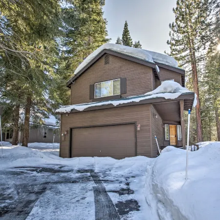 Cabin < 2 Mi to Tahoe Donner Downhill Ski Resort