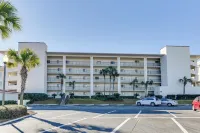 Miramar Beach Retreat - Beachfront and Poolside