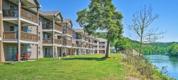 Lakefront Branson Getaway Near Marina and Fishing! Hotels in Branson Township