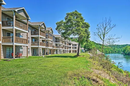 Lakefront Branson Getaway Near Marina and Fishing! - Spa