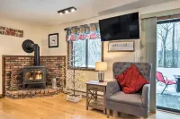 Hartford Escape w/ Fire Pit ~ 3 Mi to Ski & Golf! - Wifi