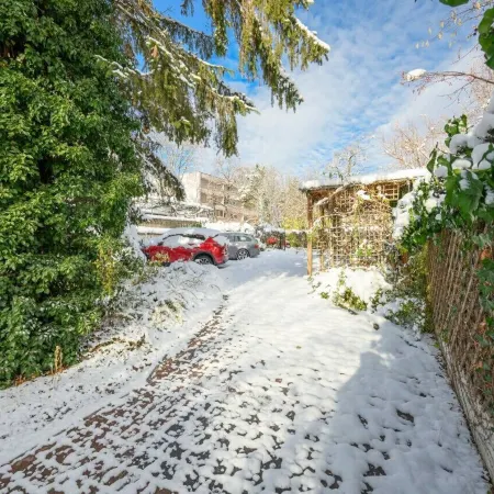 Spacious 2BR Stay for 6 Heart of Mödling Отели в г. Мёдлинг