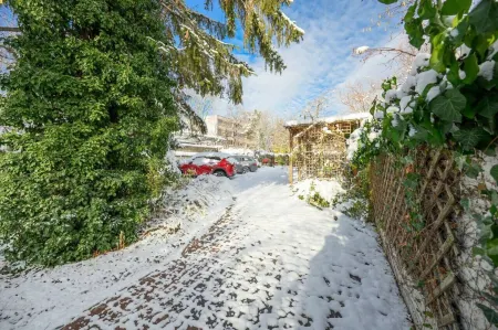 Spacious 2BR Stay for 6 Heart of Mödling Отели в г. Мёдлинг