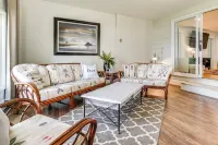Lakeside Litchfield Home w/ Patio & Gas Grill! - Homestays