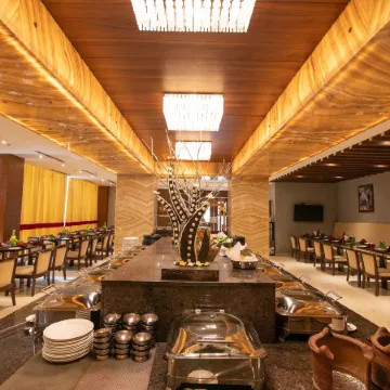 Bhagini Icon Premier Hotel Отели рядом с достопримечательностью «Технопарк «Престиж»»