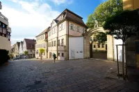 Reinhardtshof - Marina Schiller Hotels in Wolfschlugen