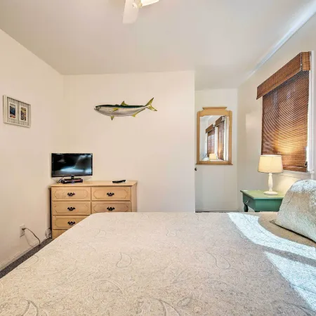 Central Catalina Cottage Walk to Ferry and Eateries