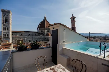 Donati Luxury Tower Suites Отели рядом с достопримечательностью «San Felice in Piazza»