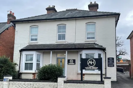 Arlan House, Central Basingstoke Hotel Отели в г. Олд Бейсинг энд Личпит