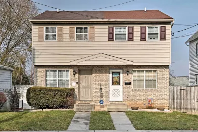 Cozy Allentown Home, 2 Mi to Hamilton District! Các khách sạn gần Martin Art Gallery
