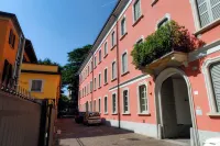 Shadows of Love - by MyHomeInComo