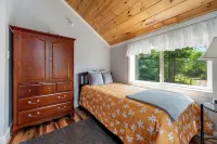 Elegant Riverfront Home - Pet Friendly! Hotels in Greig