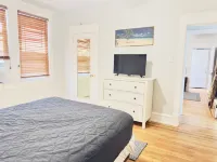 ACROSS from Ventnor BEACH BLOCK! 2 bd -and 2 ba unit  - 8th house from beach.