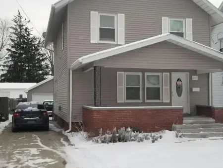 24/7 Entry Private Master En-suite bath & kitchenette Отели в г. Толедо